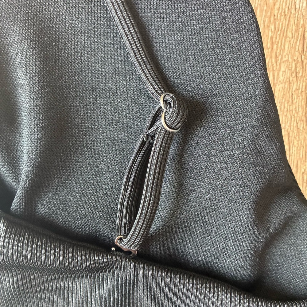 Black ribbed One-Piece Swimsuit with Plunging V-Neck and Adjustable Straps XL - Picture 4 of 6